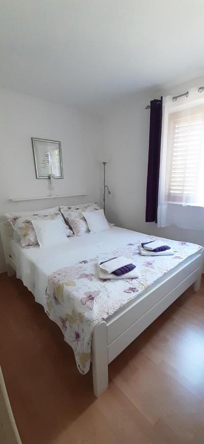Peace And Quiet Apartment In Brela, Croatia Luaran gambar