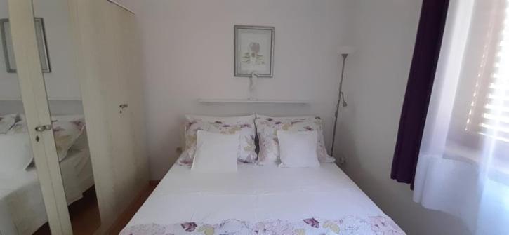 Peace And Quiet Apartment In Brela, Croatia Luaran gambar